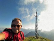 07 Selfie alla croce di vetta del Pizzo delle segade 